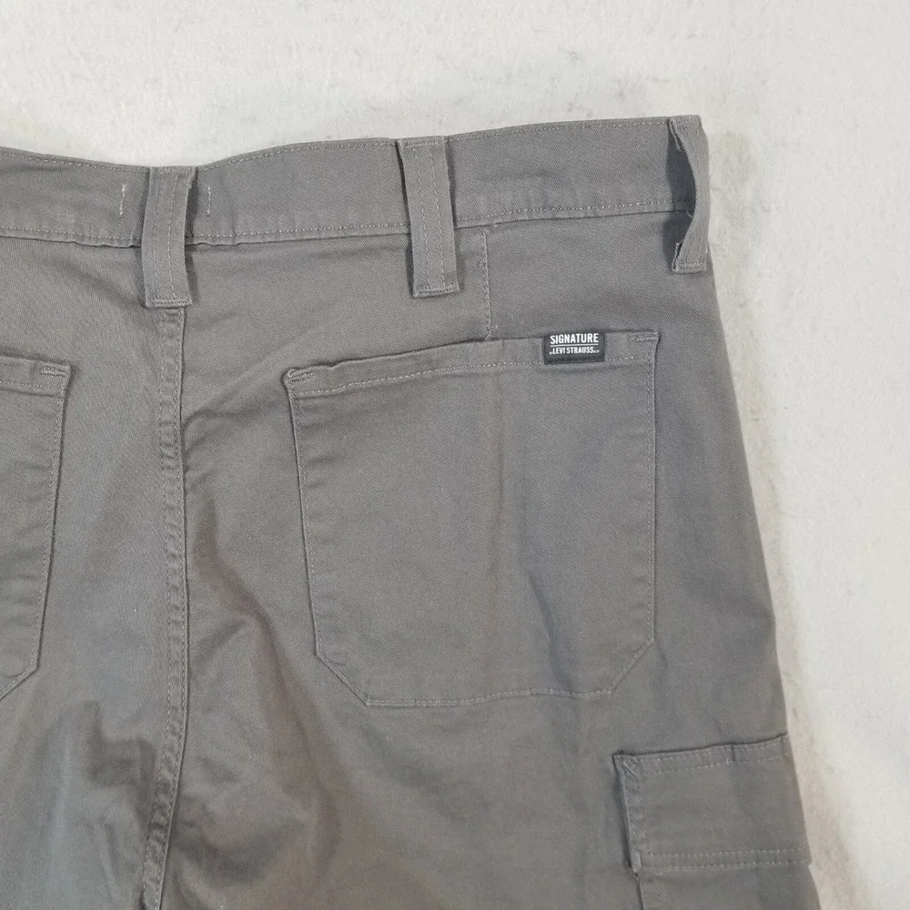 Levi's signature cargo hiking shorts men's 40 x 9.5 Gray Flex stretch outdoor